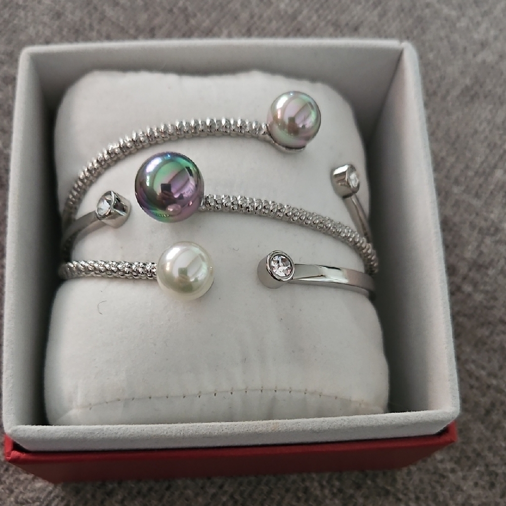 Elegant Silver and Pearl Bracelet Set